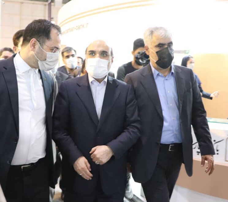 بازدید مدیرعامل گروه صنایع پتروشیمی خلیج فارس از غرفه بانک پارسیان بازدید مدیرعامل گروه صنایع پتروشیمی خلیج فارس از غرفه بانک پارسیان