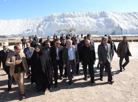 بازدید وزیر صمت از مجتمع پتاس خور و بیابانک؛ معادن در اولویت دولت قرار دارند/ گامی برای توسعه گردشگری معدنی