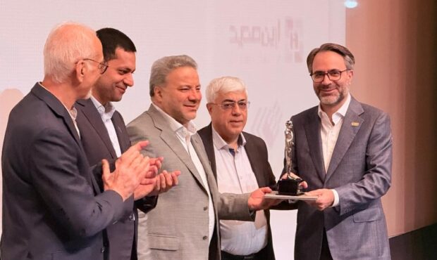 اختتامیه سمپوزیوم ۴۰۴ برگزار شد/حاتمی مدیر برجسته صنعت فولاد کشور در سال ۱۴۰۴ در بخش دولتی و عمومی شد اختتامیه سمپوزیوم ۴۰۴ برگزار شد/حاتمی مدیر برجسته صنعت فولاد کشور در سال ۱۴۰۴ در بخش دولتی و عمومی شد