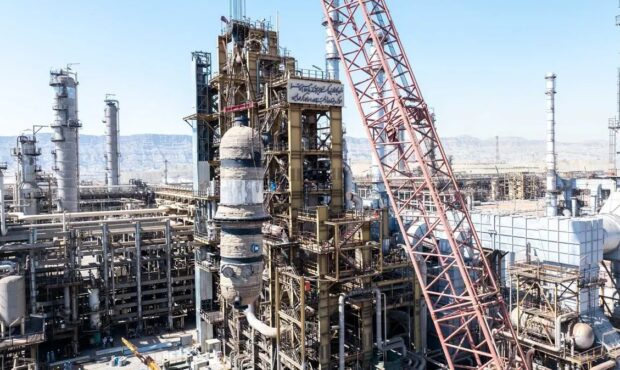 وزارت نفت در چنبره بحرانهای پنهان؛ از توقف پروژههای کلیدی تا وارونگی واقعیت با تبلیغات و روایتسازی وزارت نفت در چنبره بحرانهای پنهان؛ از توقف پروژههای کلیدی تا وارونگی واقعیت با تبلیغات و روایتسازی