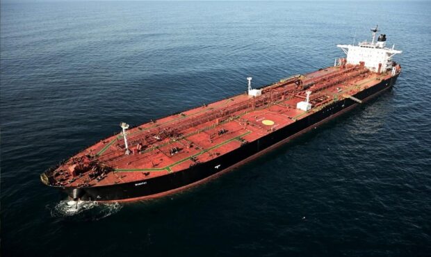 آغاز فروش نفتکش‌های وزارت نفت با دستور سران قوا/ با «آقایاری» معامله نکردیم